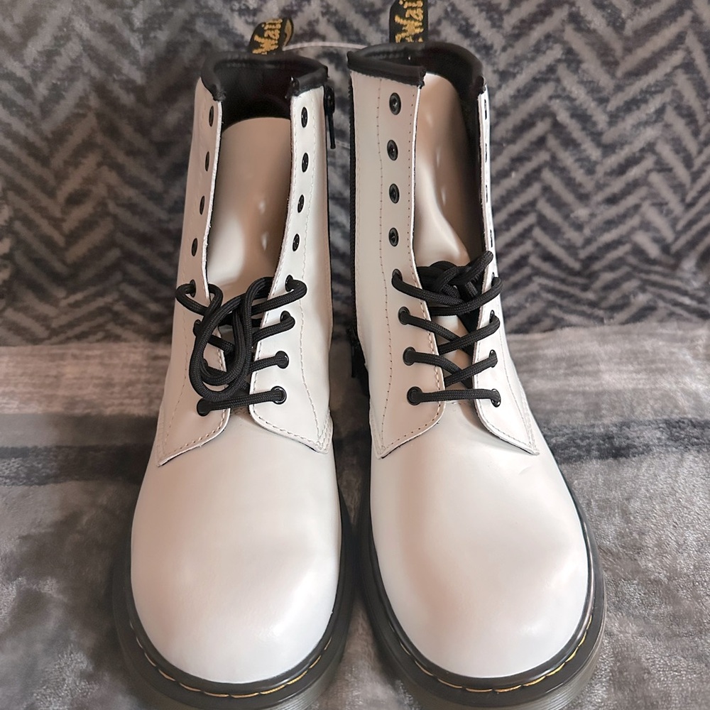 NEW DOC MARTEN Unisex White Leather Zip Boots 6M 7W